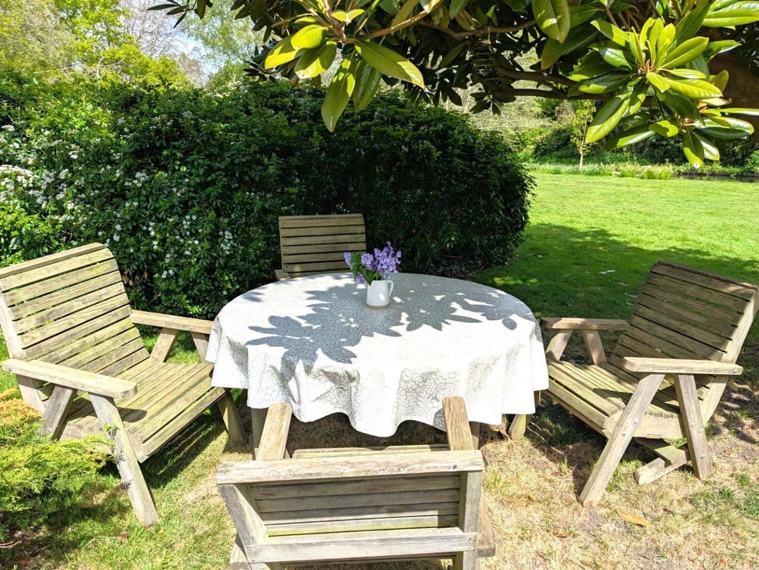 Unique & Rural Child Friendly Annexe With Large Gardens, Games & Tennis Court - Chichester Holiday Properties Exterior photo