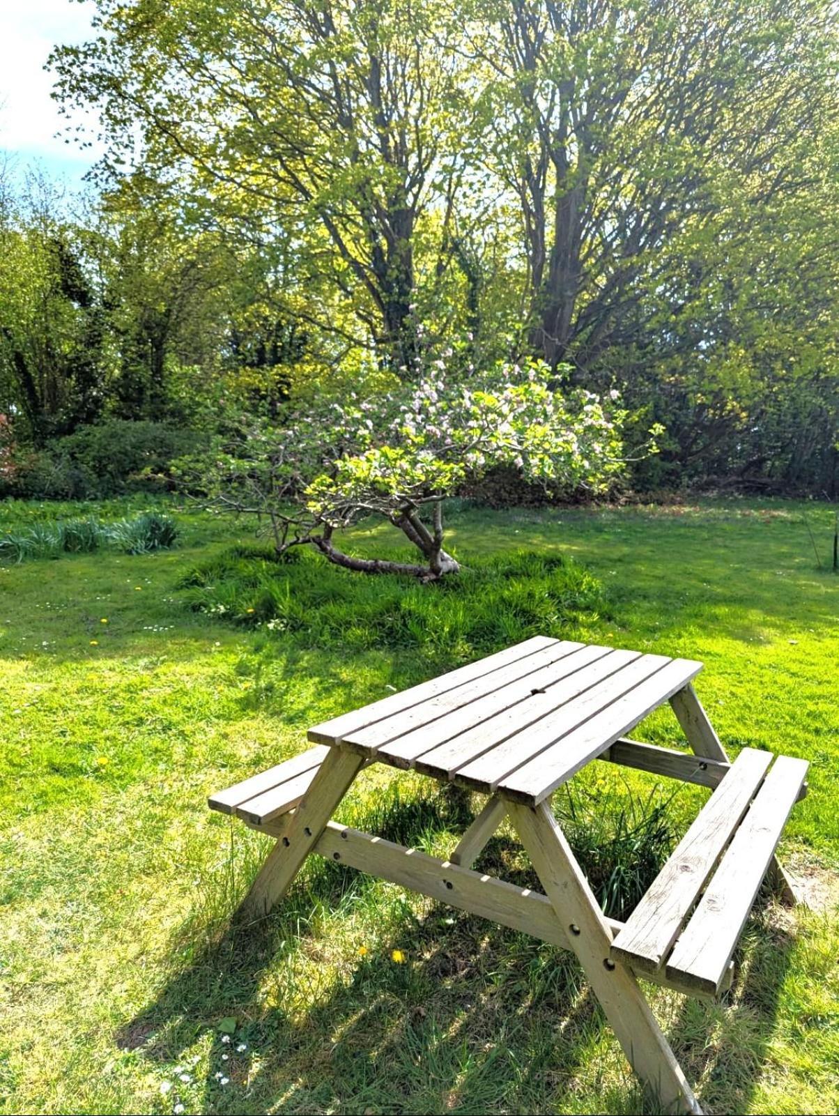 Unique & Rural Child Friendly Annexe With Large Gardens, Games & Tennis Court - Chichester Holiday Properties Exterior photo